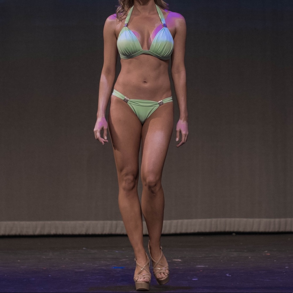 Venus Pageant Bikini Spring Green 34C & 2 bottoms
